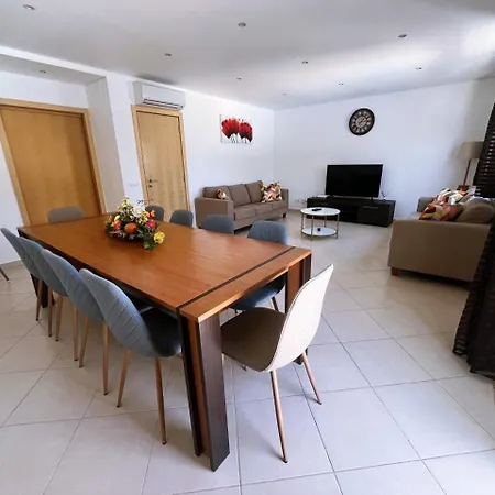 Casa de Férias Moradia Fantastica Com Piscina A 5 Min Da