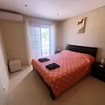 Moradia Fantastica Com Piscina A 5 Min Da 度假居