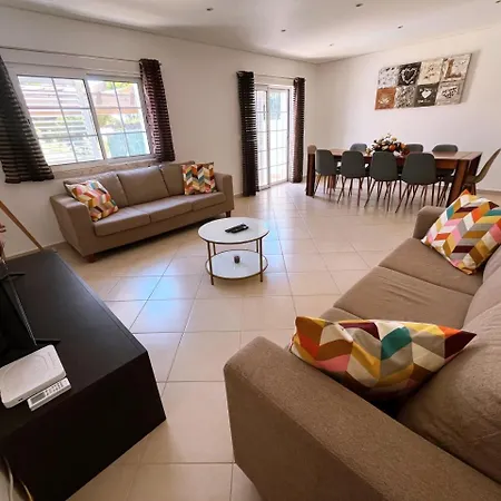 Holiday home Moradia Fantastica Com Piscina A 5 Min Da Monte Gordo