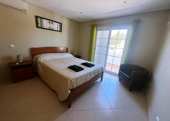 Moradia Fantastica Com Piscina A 5 Min Da Сasa de vacaciones Monte Gordo