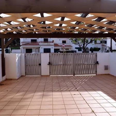 Feriehus Moradia Fantastica Com Piscina A 5 Min Da